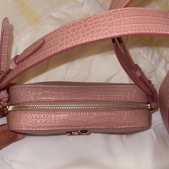 JIMMY CHOO VARENE CROCODILE-EFFECT CAMERA BAG - Picture 6 of 8